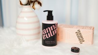 난나 살몬 스파이더 검버섯 미백 톤업 화이트닝 연어 앰플 크림 300ml 대용량 — 5점을 준 리뷰어가 2022년 8월 올린 사용 사진