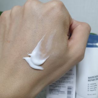 더마포레스트 마데카소사이드 리페어 크림,  모이스처라이징 아쿠아크림 — 5점을 준 리뷰어가 2021년 8월 올린 사용 사진
