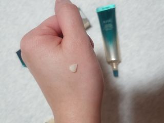 [NEW 탄력유턴 아이크림] AHC 유스 래스팅 리얼 아이크림 포 페이스 — 4점을 준 리뷰어가 2021년 3월 올린 사용 사진