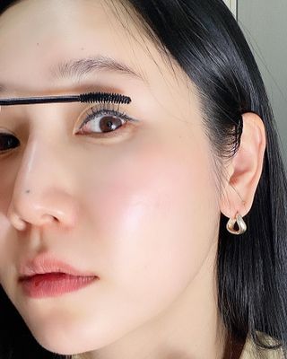 더소설 소설 블랙아이래쉬 세럼 10g(SOSEOL BLACK EYELASH SERUM 10g) — 5점을 준 리뷰어가 2023년 12월 올린 사용 사진