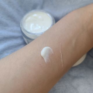 산수시 아쿠아 베네핏 24h 수부지 물광 속건조 수분크림 50ml — 5점을 준 리뷰어가 2021년 8월 올린 사용 사진