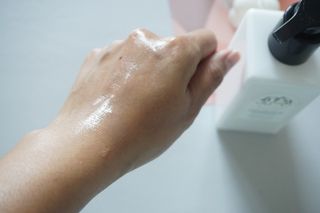 줄라이 모닝 _ JULY MORNING 줄라이모닝 하이드레이팅 퍼퓸드 바디앤핸드 에멀젼 — 5점을 준 리뷰어가 2021년 10월 올린 사용 사진
