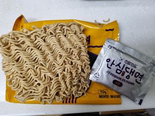 안심댕면 강아지라면 5봉지+쓰담쓰담 종합영양제 2스틱 샘플 증정 — 5점을 준 리뷰어가 2022년 8월 올린 사용 사진