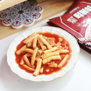 빨간키트 떡볶이 밀키트 2~3인분 매운맛 국물 떡볶이 만들기 쉬운 황금 레시피 분말 소스로 간편한 요리 — 4점을 준 리뷰어가 2021년 8월 올린 사용 사진