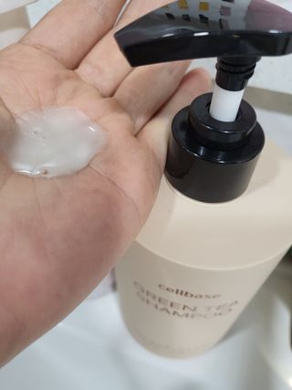 프리마인 더이상 뻣뻣하고 효과없는 탈모샴푸는 NO. 근본부터 케어하는 셀베이스 그린티샴푸(500ml) — 5점을 준 리뷰어가 2023년 1월 올린 사용 사진