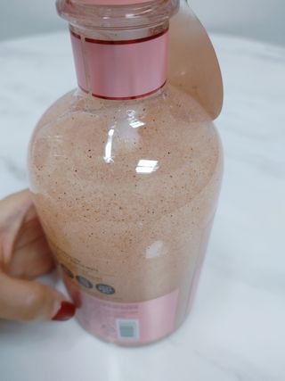 벨먼 내추럴스파 수분광채 스크럽 바디워시 600ml 5종 — 4.5점을 준 리뷰어가 2022년 5월 올린 사용 사진