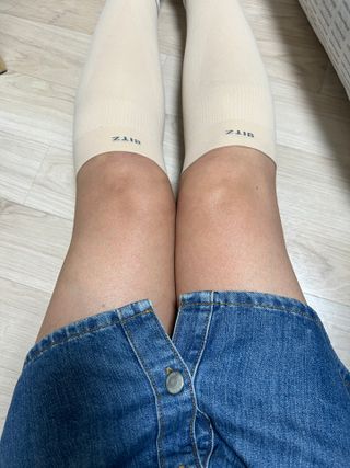 하트플로우 종아리 압박 밴드 스타킹 — 5점을 준 리뷰어가 2022년 10월 올린 사용 사진