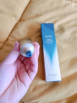 [NEW 탄력유턴 아이크림] AHC 유스 래스팅 리얼 아이크림 포 페이스 — 5점을 준 리뷰어가 2021년 2월 올린 사용 사진