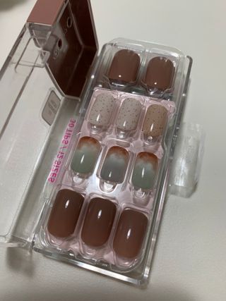 데싱디바 매직프레스 레귤러 스퀘어_6종 중 택 1 — 4점을 준 리뷰어가 2021년 9월 올린 사용 사진