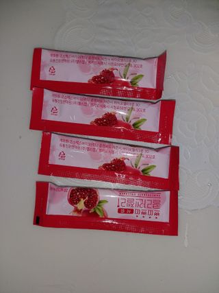 헬스업_쁘띠쁘띠석류콜라겐젤리_20g x 14포 — 4점을 준 리뷰어가 2020년 12월 올린 사용 사진