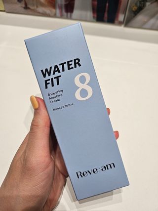 나우 [리브엠]피부 속부터 겹겹이, 촘촘하게! 워터핏8중 수분착붙 크림 — 5점을 준 리뷰어가 2025년 5월 올린 사용 사진