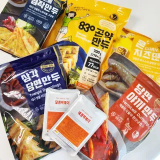 (주)성경순만두 곤약만두.콘치즈만두,삼각당면만두,당면 야끼만두,대구전통 납작만두,떡뽁이 매콤소스,달콤소스 — 5점을 준 리뷰어가 2023년 4월 올린 사용 사진