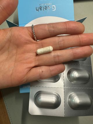 [지셀라] 프로바이오틱스 100억 유산균 보장 (1개월분 / 350mg X 30캡슐) — 3.5점을 준 리뷰어가 2023년 6월 올린 사용 사진