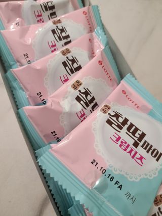 롯데제과 찰떡파이 크림치즈 — 5점을 준 리뷰어가 2021년 5월 올린 사용 사진