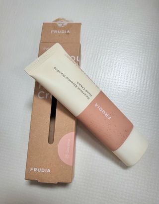 [후르디아] 끈적임 없는 착한성분 비건  핸드크림 3종 — 5점을 준 리뷰어가 2023년 2월 올린 사용 사진
