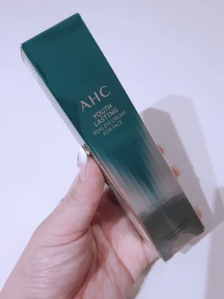 [NEW 탄력유턴 아이크림] AHC 유스 래스팅 리얼 아이크림 포 페이스 — 5점을 준 리뷰어가 2021년 4월 올린 사용 사진