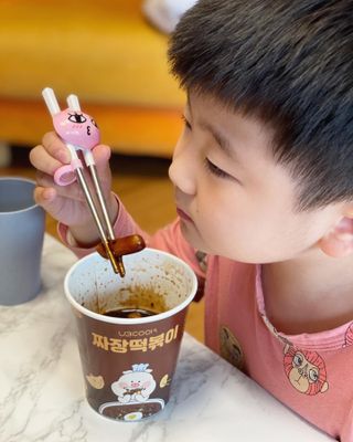 유비쿡 컵떡볶이 매운컵떡볶이2개/ 짜장컵떡볶이 2개  총 4개세트 — 5점을 준 리뷰어가 2021년 5월 올린 사용 사진
