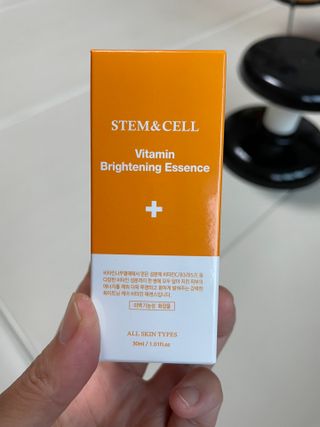 체르엠 스템앤셀 비타민 브라이트닝 에센스 30ml 1개 — 5점을 준 리뷰어가 2021년 10월 올린 사용 사진