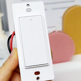 아카라 조명 스위치를 누워서 끄는 방법 (스마트 조명 스위치 2구 + 무선 리모트 스위치 1구 T1, 스마트 허브 E1) — 5점을 준 리뷰어가 2021년 12월 올린 사용 사진