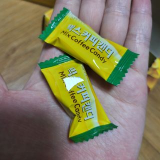 (주) 피치코리아 믹스커피캔디76g x2개입 — 5점을 준 리뷰어가 2022년 11월 올린 사용 사진