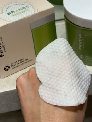 [후르디아] 약산성  모공 필링 패드(70매) — 5점을 준 리뷰어가 2024년 2월 올린 사용 사진