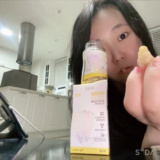 작심연구소 구취제거+충치예방+치아화이트닝 마법의 캔디 덴티팝3종(맛 랜덤 발송) — 4점을 준 리뷰어가 2022년 5월 올린 사용 사진