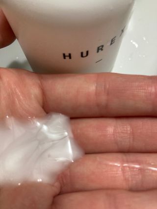 [HUREX] 휴렉스 볼류마이징 탈모완화 기능성 샴푸 150ml x 2개 — 5점을 준 리뷰어가 2021년 9월 올린 사용 사진