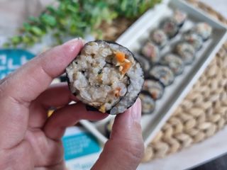 해풀잎 누구나 김밥*1ea [(혼합야채 35g *1ea,  김밥김 (5g, 5ea),  양념간장 (6g, 5ea), 참기름(5g, 2ea)] — 4점을 준 리뷰어가 2022년 10월 올린 사용 사진