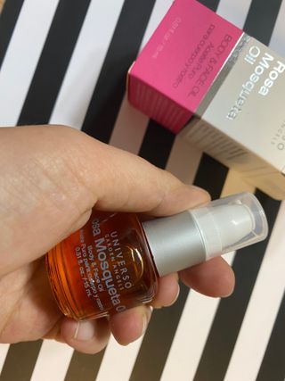 유니베르소 로즈힙 오일 15ml — 5점을 준 리뷰어가 2021년 6월 올린 사용 사진