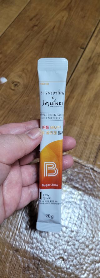 제주인디 애플 비오틴 락토 콜라겐 젤리 — 5점을 준 리뷰어가 2023년 4월 올린 사용 사진
