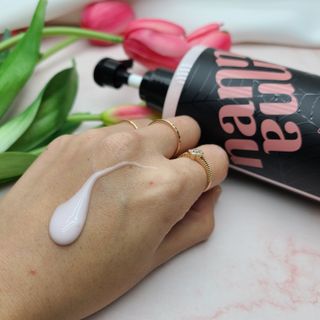 난나 살몬 스파이더 검버섯 미백 톤업 화이트닝 연어 앰플 크림 300ml 대용량 — 5점을 준 리뷰어가 2022년 12월 올린 사용 사진