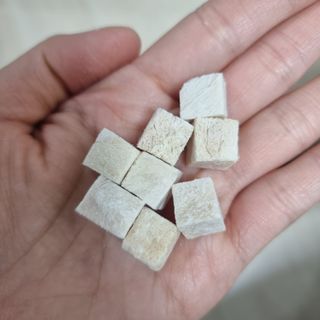 [펫시밀] 원물그대로 영양듬뿍 진공동결건조 북어트릿75g,치킨트릿100g,연어트릿75g 강아지 고양이 간식 — 5점을 준 리뷰어가 2023년 5월 올린 사용 사진