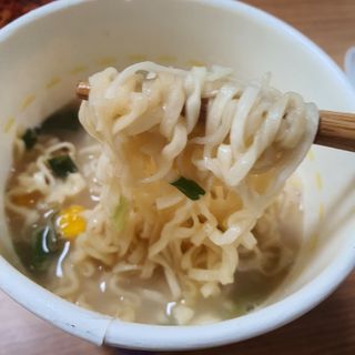 NISSIN 닛신 컵누들  4종 - 씨푸드오리지날, 씨푸드 스파이시, 씨푸드 커리, 씨푸드 XO소스 — 5점을 준 리뷰어가 2022년 2월 올린 사용 사진