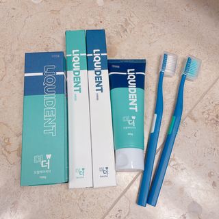 리퀴덴트 오랄케어 온가족용 리퀴덴트 더더 오랄케어 무불소 치약 + 임상시험완료 이중 미세 엠보싱 칫솔 올데이세트 — 5점을 준 리뷰어가 2021년 1월 올린 사용 사진