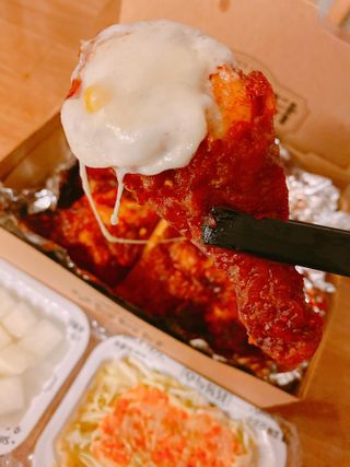 [오늘통닭 수유본점] 콘치즈닭 — 5점을 준 리뷰어가 2021년 1월 올린 사용 사진
