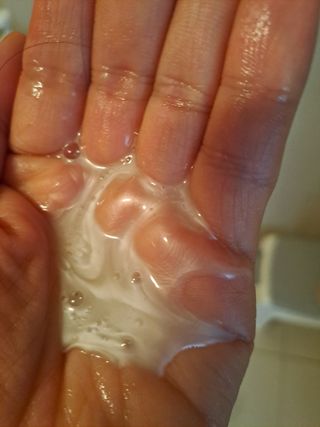프리마인 더이상 뻣뻣하고 효과없는 탈모샴푸는 NO. 근본부터 케어하는 셀베이스 그린티샴푸(500ml) — 5점을 준 리뷰어가 2023년 5월 올린 사용 사진