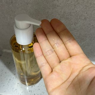 스킨1004 [SKIN1004] 마다가스카르 센텔라 라이트 클렌징 오일 200ml — 5점을 준 리뷰어가 2024년 7월 올린 사용 사진