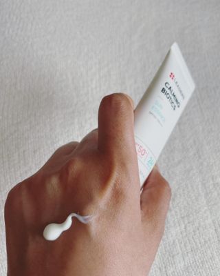 리더스코스메틱 리더스 카밍 바이오틱스 선 에센스 SPF 50+ PA++++ — 5점을 준 리뷰어가 2022년 6월 올린 사용 사진