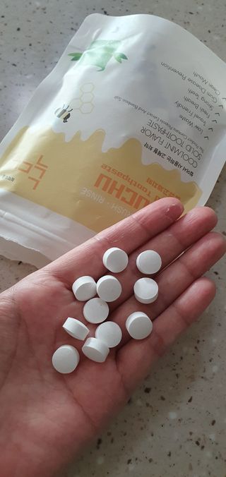 녹다 츄츄고체치약 150정 프로폴리스 죽염 씹는 치약 — 5점을 준 리뷰어가 2022년 12월 올린 사용 사진