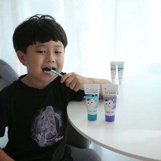 닥터데디스 안심불소 튼튼치약(청포도, 민트 중 택 1) 60g + 여행용 미니 치약 15g — 5점을 준 리뷰어가 2022년 9월 올린 사용 사진
