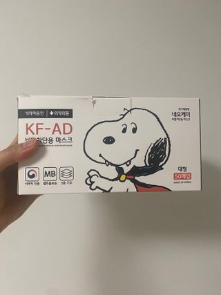 JHWORLD 스누피 마스크 정품 스누피 KF-AD 국내 비말차단 아동용 성인용 일회용 덴탈마스크 50매 — 5점을 준 리뷰어가 2021년 6월 올린 사용 사진