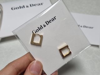 [골드앤디어] 14K 사각 네모 원터치 귀걸이_3color — 4점을 준 리뷰어가 2021년 5월 올린 사용 사진