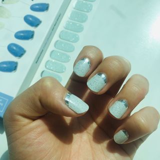 [네일가게] 햇빛에 닿으면 색이 변하는 신기한 햇살 반전 네일스티커_B — 5점을 준 리뷰어가 2021년 10월 올린 사용 사진