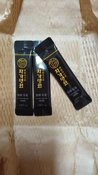 차가명원 차가버섯 프리미엄 추출분말 10일분(20포) — 5점을 준 리뷰어가 2022년 6월 올린 사용 사진