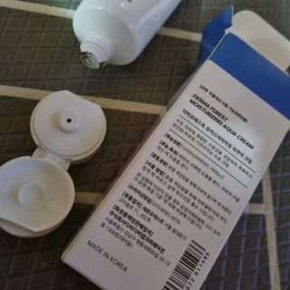더마포레스트 모이스처라이징 아쿠아크림 / 수분크림 히알루론산 펩타이드 보습 미백 주름개선 — 3.5점을 준 리뷰어가 2021년 7월 올린 사용 사진