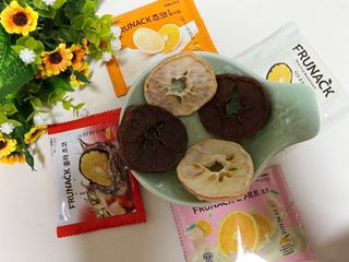 프루낵 제주감귤 초코12봉입 4종(화이트초코,다크초코,요구르트초코,콜라초코)  57.6g(4.8g*12봉입) — 5점을 준 리뷰어가 2022년 10월 올린 사용 사진