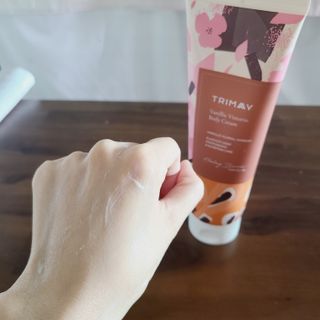 트리마이 주름개선 기능성의 퍼퓸 바디케어, 힐링 베리어 바디크림 3종 택1 — 5점을 준 리뷰어가 2022년 9월 올린 사용 사진