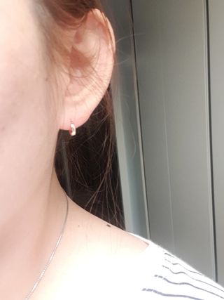 [골드앤디어] 14k 갓성비 귀걸이, 잘 때 껴도 편안한 미니민자원터치 l 5mm l 3color중 택1｜ — 5점을 준 리뷰어가 2021년 4월 올린 사용 사진