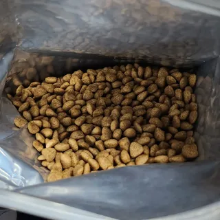 [푸디웜] 라포그 리얼인섹트 소프트키블 스킨 1KG — 5점을 준 리뷰어가 2022년 9월 올린 사용 사진