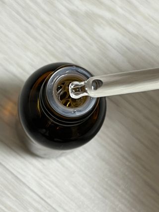 스킨큐어 산다화 비타민c 화이트닝 에센스 30ml — 5점을 준 리뷰어가 2023년 10월 올린 사용 사진